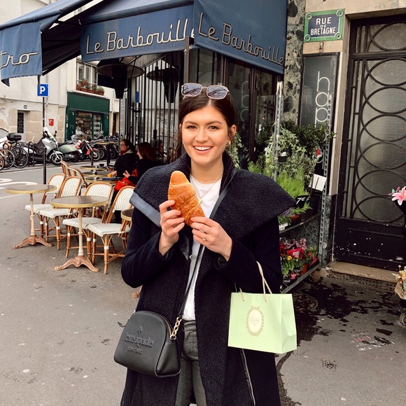 Meet your Posher, Tara - Picture 1 of 6